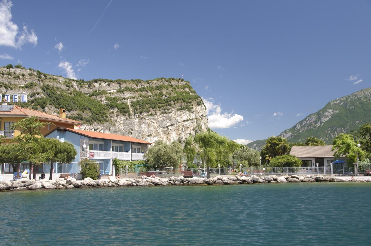 Casa Toblini Al Lago On The Beach Torbole Sul Garda Buitenkant foto