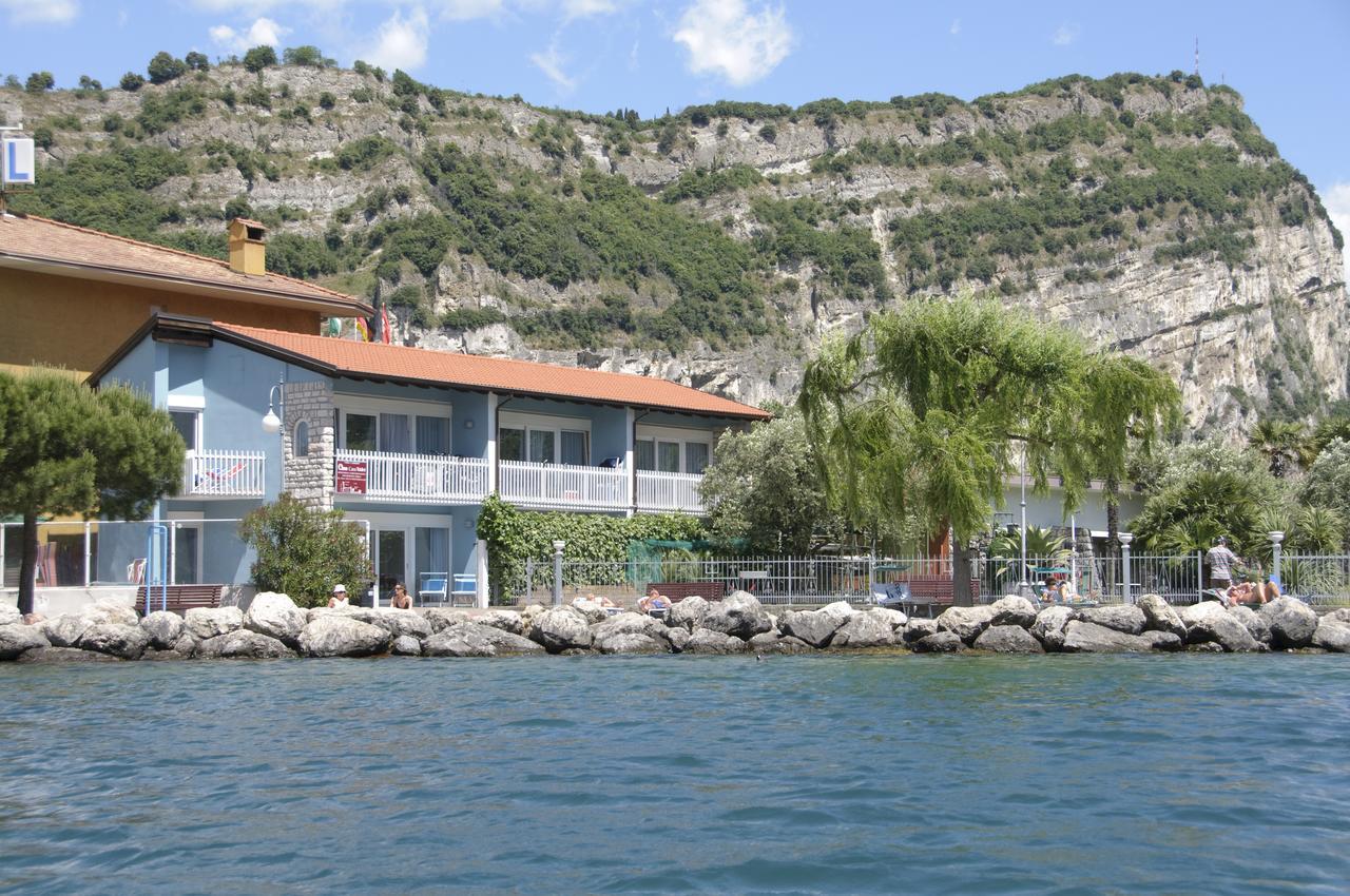 Casa Toblini Al Lago On The Beach Torbole Sul Garda Buitenkant foto